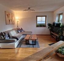 Wohnung mit Alzblick - 900,00&nbsp;EUR Kaltmiete, ca.&nbsp; 90,00&nbsp;m&sup2; in Altenmarkt an der Alz (PLZ: 83352)