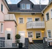 Charmante 2-Zimmer-Dachgeschosswohnung mit großer Terrasse - Ranstadt