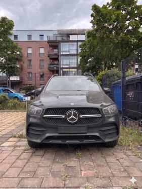 Foto - Geschützter großer Außenstellplatz Stellplatz Parkplatz