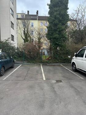 Foto - Abgeschrankter Außenstellplatz im Innenhof – München Sendling (Fa