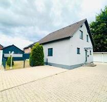 Freistehendes Einfamilienhaus mit 3 Garagen in Holzwickede.