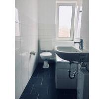 Zu Fuß zum HBF: renovierte 2-Zimmer-Wohnung mit Sonnenbalkon - Mülheim an der Ruhr