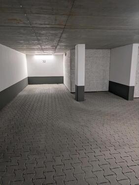 Foto - Tiefgaragenstellplatz - 70,00 EUR Miete,
