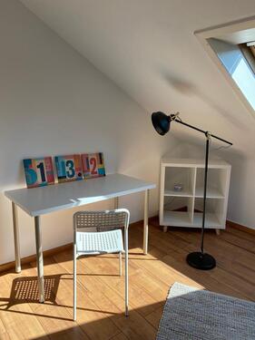 Foto - Möbliertes WG Zimmer mit Blick über Stuttgart-Rohracker