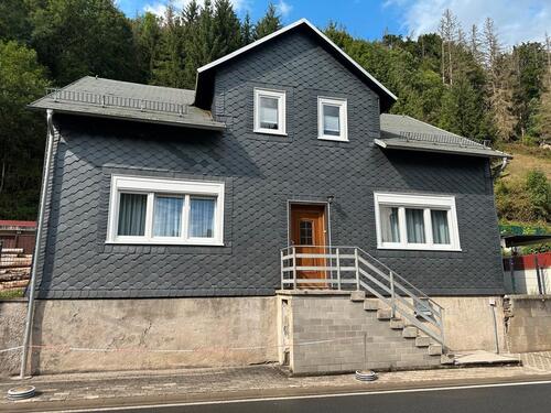 Foto - Wohnhaus 1-2 Familien, großes Gründstück, Garagen und Carport