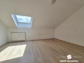 Foto - BERK Immobilien - großzügige 3-Zimmer-Whg im DG einer gepflegten Wohneinheit mit Stellplatz o. Garage