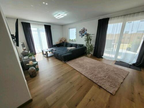 Foto - Provisionsfrei: Neuwertige 3-Zimmer-EG-Wohnung mit Küche uvm.