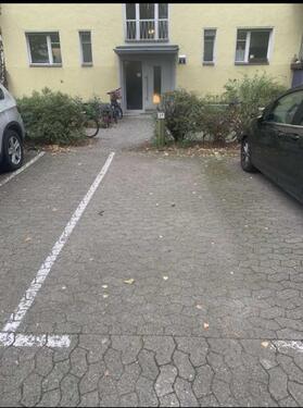 Foto - Nähe Kư'damm - geschützter Stellplatz im Innenhof mit Schranke