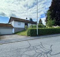 Einfamiliehaus mit Einliegerwohnung und großem Grundstück - Adelsdorf