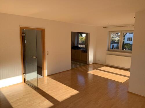 Foto - Attraktive 3 ZKB-Wohnung mit Balkon, Garage und Pkw-Stellplatz