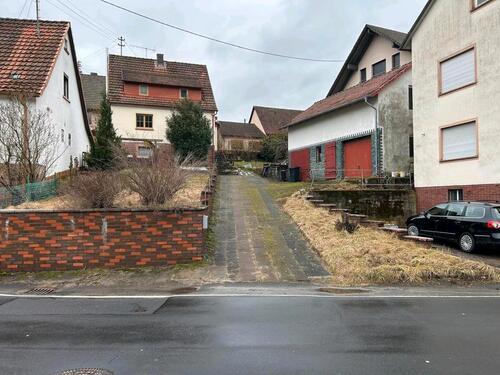 Foto - Einfamilienhaus mit Nebengebäude und Garten