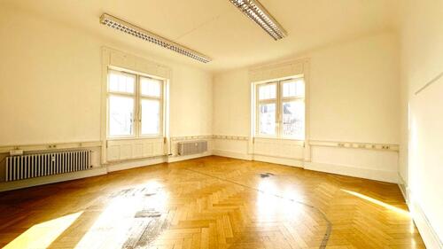 Foto - Zentral. Stilvoll. Besonders. Bürofläche im Denkmalobjekt mit Aufzug - ab sofort