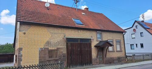 Foto - Einfamilienwohnhaus mit Scheune und Garten