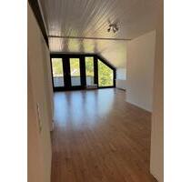 Helle 3-Zimmer-Dachgeschosswohnung, ca. 90 m², mit zwei Balkonen - Breitscheid