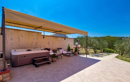 Foto - Ferienhaus mit Whirlpool u. umzäunten Garten Insel Rab