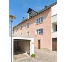 Großes Ein- Zweifamilienhaus im Stadtkern von Bad Weißenstadt