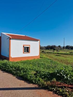 Foto - Grundstück mit Haus zu verkaufen in R. EscampadinhoRuivas, Lagos