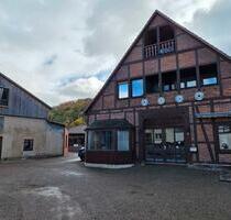 Wohnhaus mit Werkstatt und Nebengebäuden - Bodenwerder