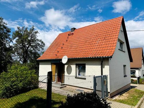 Foto - Kleines, teilsaniertes Einfamilienhaus in ruhiger Wohnlage