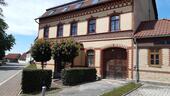 Foto - Wohn- und Geschäftshaus mit Stellplätzen und Brunnen