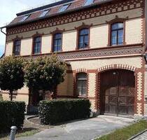Wohn- und Geschäftshaus mit Stellplätzen und Brunnen - Stadtroda