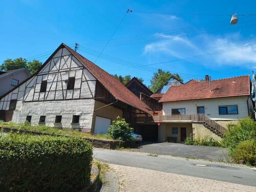 Foto - Landwirtschaftliches Anwesen mit großer Halle in ruhiger Straße
