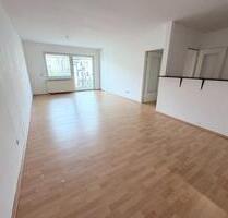 Frisch renoviert: 3-Raum mit Balkon, Aufzug und TG-Stellplatz - Leipzig Ost