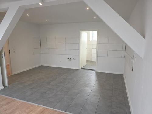 Foto - 3 Zimmer Wohnung im DG und riesige Wohnküche