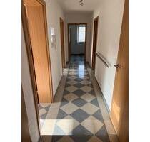 Schöne 4 Zimmer OG Wohnung - mit 2 Balkone, Garage, Garten - Fellheim