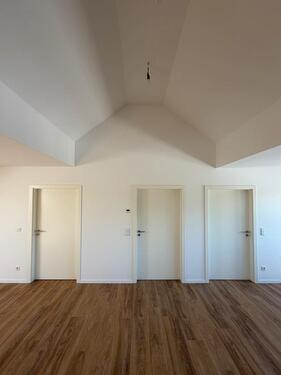 Foto - Kernsanierte 3-Zimmer Wohnung - 1.500,00&nbsp;EUR Kaltmiete, ca.&nbsp; 97,00&nbsp;m&sup2;