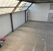 Helle Lagerhalle mit Büro und Sozialräumen - Wedel