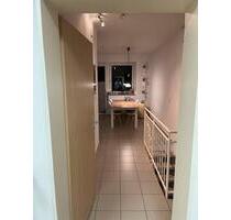 1-Zimmer-Maisonette mit Balkon & Stellplatz – Bornheim-Waldorf