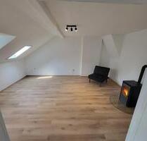 Gemütliche 2-Zimmer-Gachgeschoss-Wohnung - Hof Altstadt