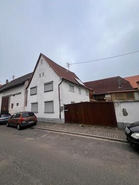 Foto - Mehrfamilienhaus mit Nebengebäude und Scheune