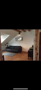 Foto - Attraktive Dachgeschosswohnung mit Einbauküche und Stellplatz