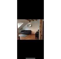 Attraktive Dachgeschosswohnung mit Einbauküche und Stellplatz - Lauda-Königshofen