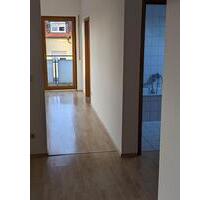 Helle 3 Raum Dachgeschoßwohnung mit Balkon, Keller und Stellplatz - Braunsbedra