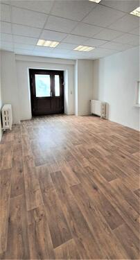 Foto - Büro Praxis mit 6 Räumen + Küche, WC und Flur