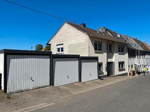 Foto - Gepflegtes Ein-Zweifamilienhaus mit 3 Garagen in Schloß-Dhaun