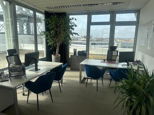 Foto - Penthouse Büro in Rosenheim – möblierter Büroraum mit Dachterrass