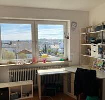 Traumhafte 4-Zimmer-Wohnung mit Kamin, EBK & 1000 m² Gartenanteil - Triftern