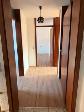 Foto - Frisch renovierte 3-Zi. DG-Wohnung mit Stellplatz, großem Keller