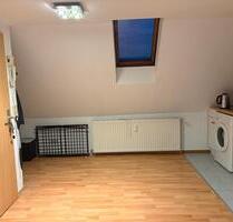 1-Zimmer-Dachgeschosswohnung zu vermieten - Bremen Gröpelingen