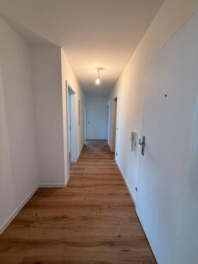 Foto - Hochwertig modernisierte 3-Zimmer-Wohnung m. Balkon u. Stellplatz