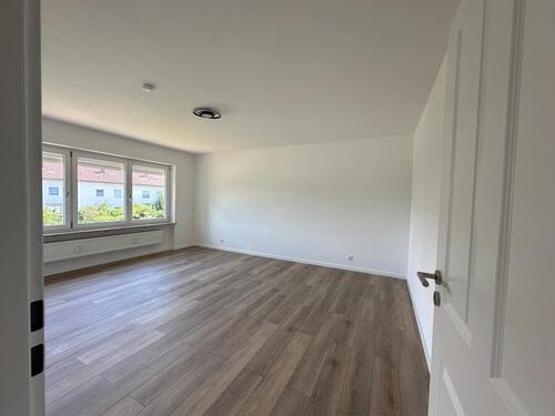 Foto - Helle, frisch sanierte 3 - Zimmerwohnung in zentraler Lage