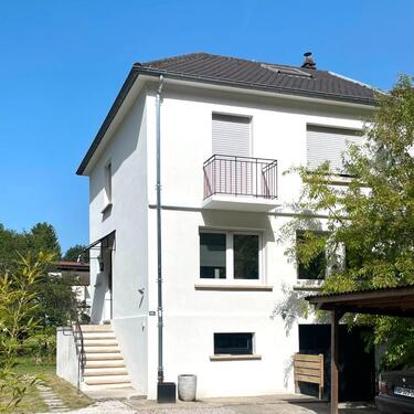 Foto - Schönes Haus inmitten einer grünen Oase
