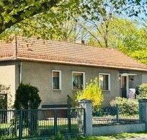 Massives Haus im Bungalow-Stil mit großem Garten - Berlin Pankow