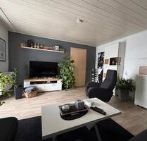 Möblierte 2-Zi-DG-Wohnung mit großem Balkon & Stellplatz - Steinbach am Wald