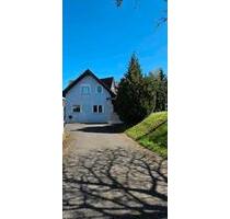 Einfamilienhaus mit Einliegerwohnung, Garage und Garten in Ürzig