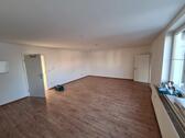 Foto - Gemütliche 2-Zi.-Whg., im 1. OG mit offener Küche, Bad mit Wanne, Dusche und Fenster